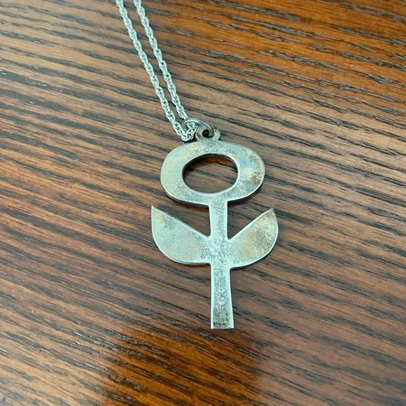 James Avery Silver Flower Pendant on chain - Picture 5 of 6